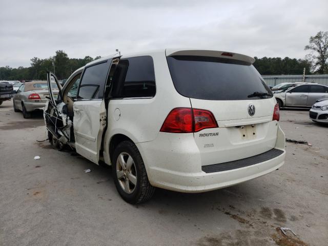 Photo 2 VIN: 2V4RW3D11AR323173 - VOLKSWAGEN ROUTAN SE 