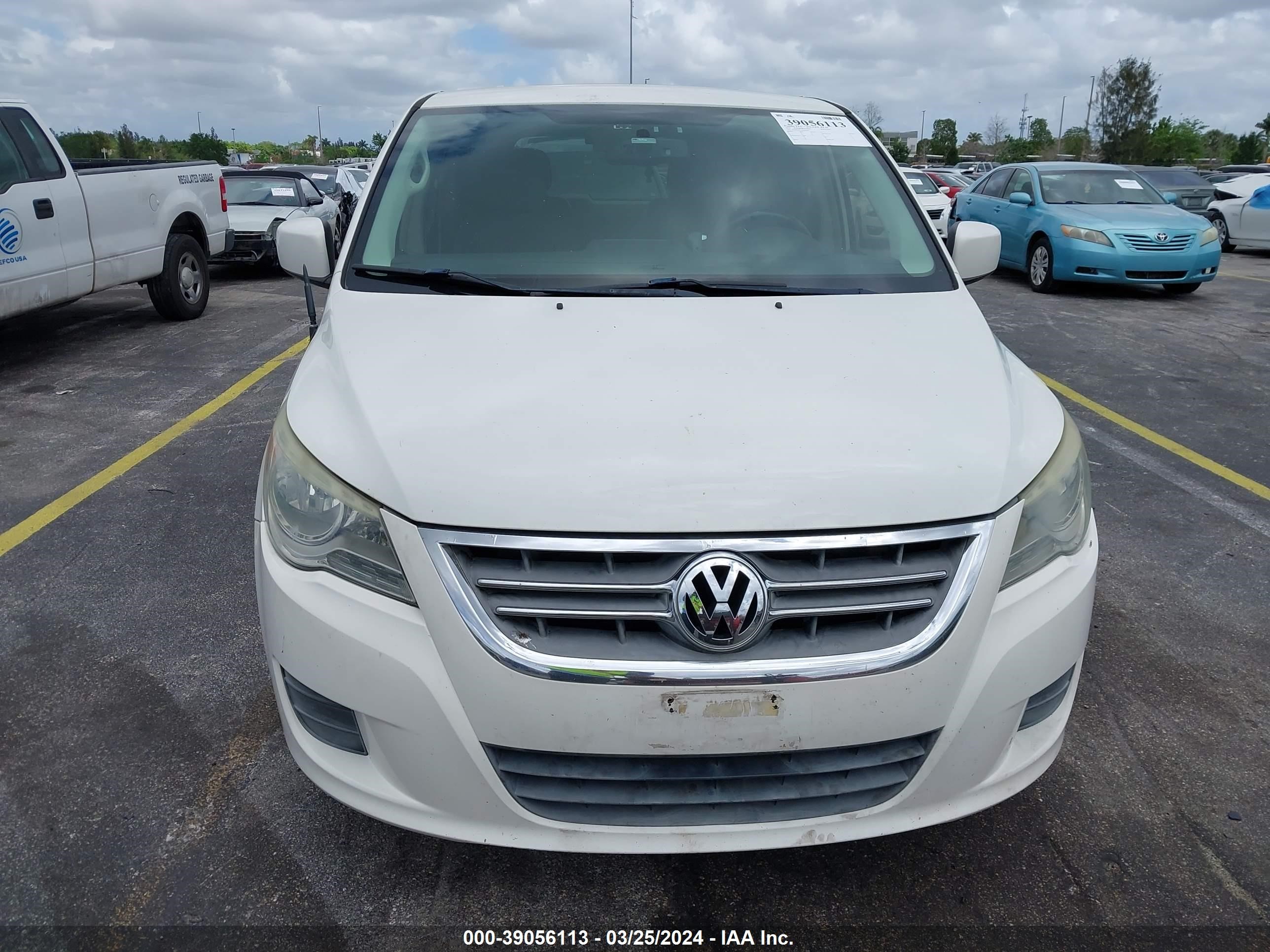 Photo 5 VIN: 2V4RW3D11AR407803 - VOLKSWAGEN ROUTAN 