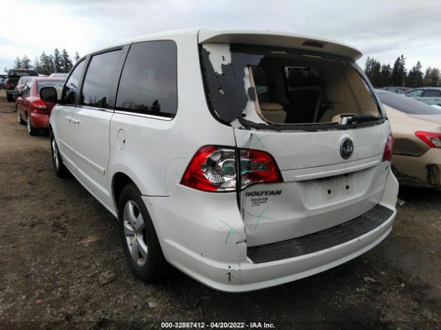 Photo 2 VIN: 2V4RW3D12AR184588 - VOLKSWAGEN ROUTAN 