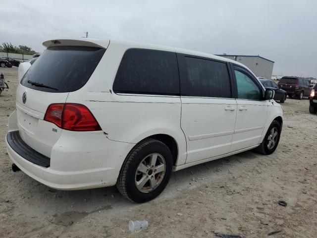 Photo 2 VIN: 2V4RW3D12AR242473 - VOLKSWAGEN ROUTAN SE 