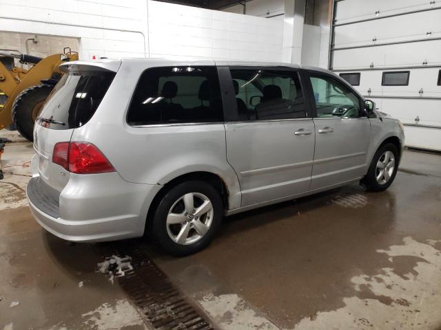 Photo 2 VIN: 2V4RW3D12AR296114 - VOLKSWAGEN ROUTAN SE 