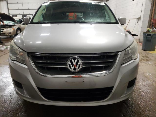 Photo 4 VIN: 2V4RW3D12AR296114 - VOLKSWAGEN ROUTAN SE 