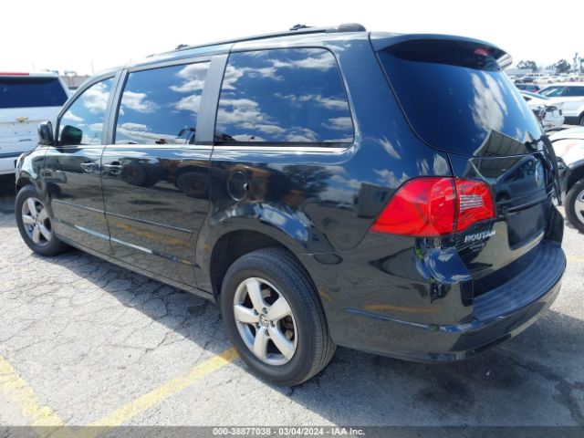 Photo 2 VIN: 2V4RW3D13AR184499 - VOLKSWAGEN ROUTAN 