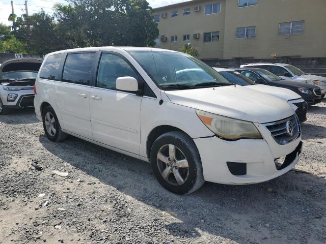 Photo 3 VIN: 2V4RW3D13AR209319 - VOLKSWAGEN ROUTAN SE 