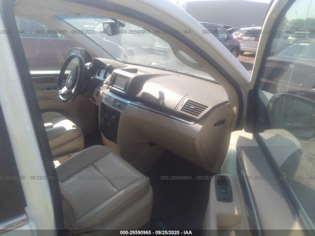 Photo 4 VIN: 2V4RW3D13AR325135 - VOLKSWAGEN ROUTAN 