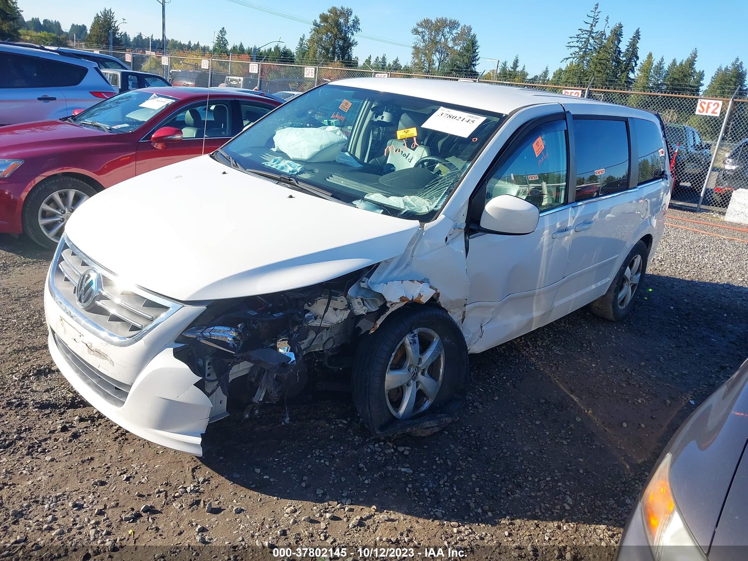 Photo 1 VIN: 2V4RW3D13AR424473 - VOLKSWAGEN ROUTAN 