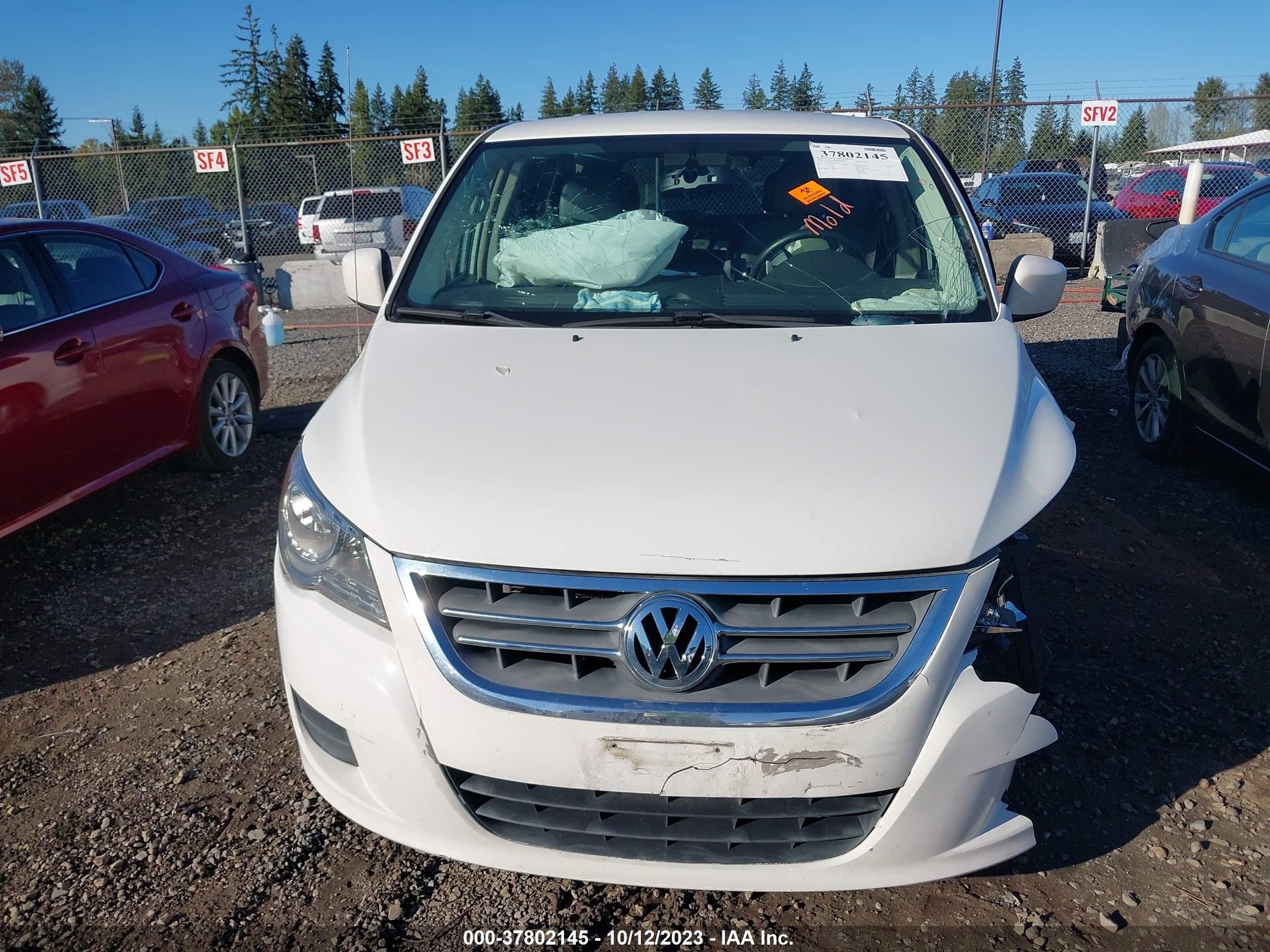 Photo 11 VIN: 2V4RW3D13AR424473 - VOLKSWAGEN ROUTAN 