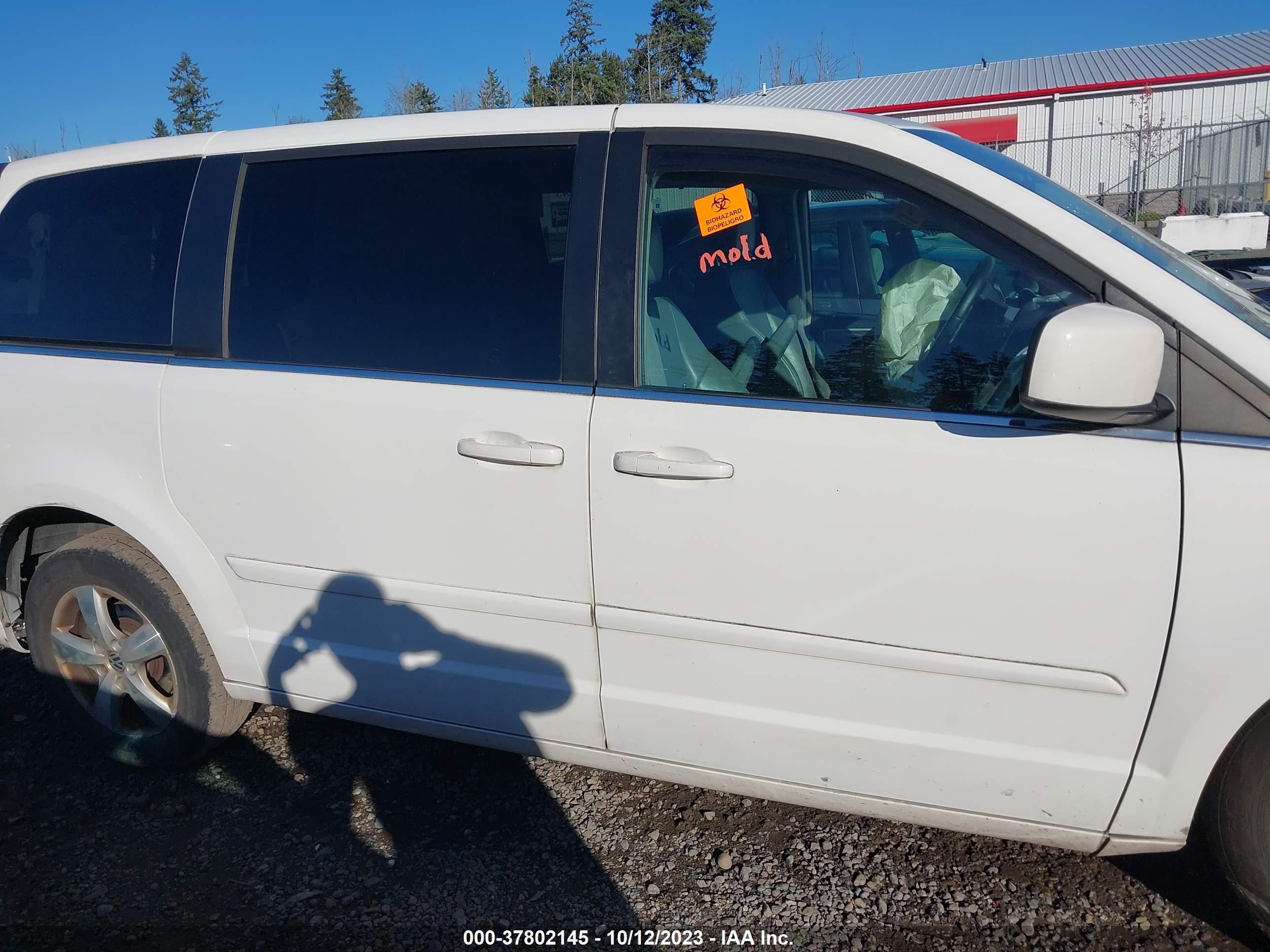 Photo 12 VIN: 2V4RW3D13AR424473 - VOLKSWAGEN ROUTAN 