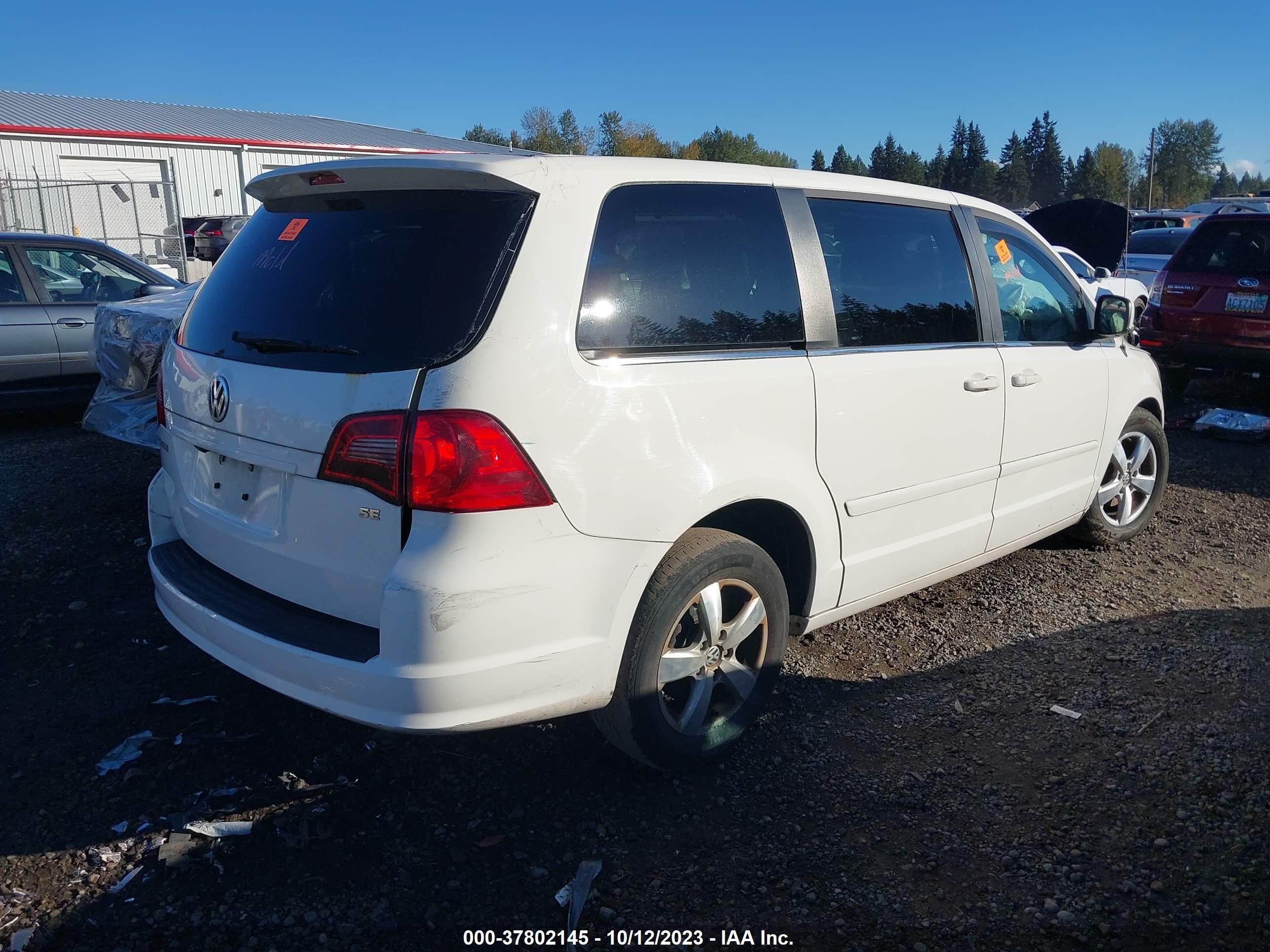 Photo 3 VIN: 2V4RW3D13AR424473 - VOLKSWAGEN ROUTAN 