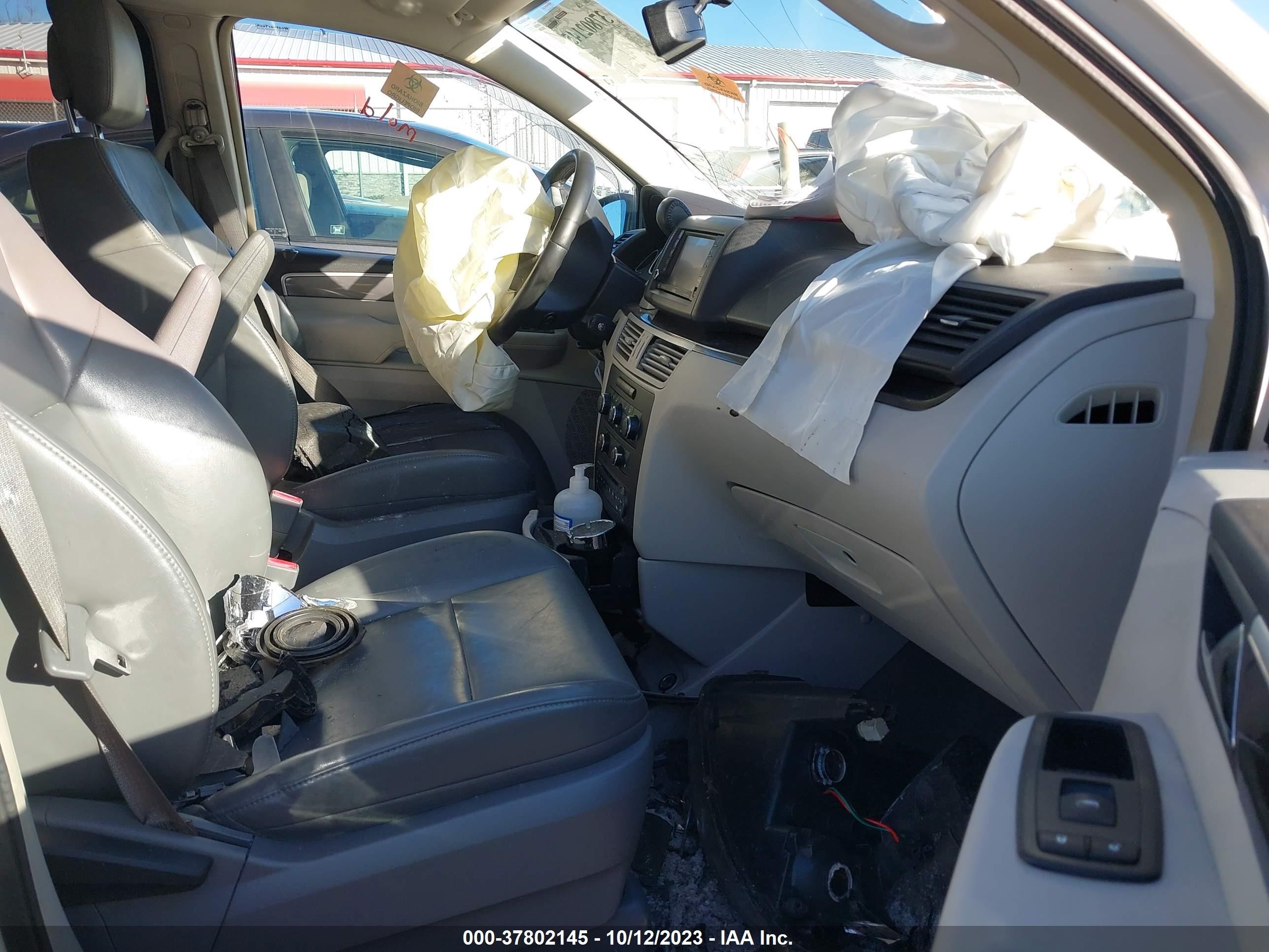 Photo 4 VIN: 2V4RW3D13AR424473 - VOLKSWAGEN ROUTAN 