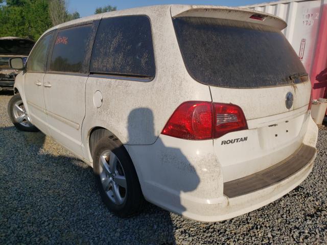 Photo 2 VIN: 2V4RW3D14AR168831 - VOLKSWAGEN ROUTAN SE 