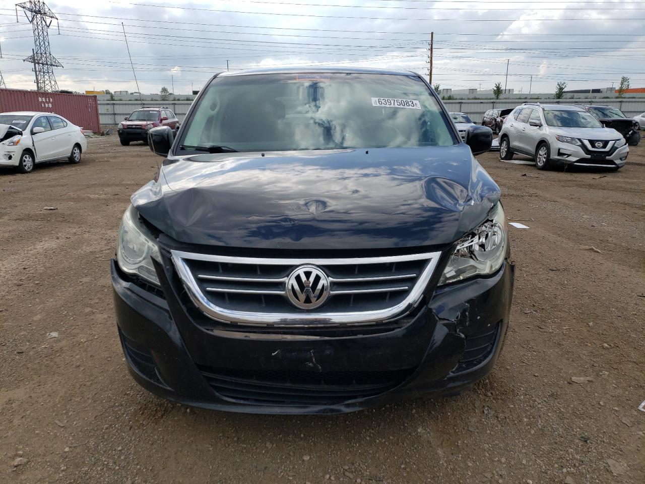 Photo 4 VIN: 2V4RW3D15AR184469 - VOLKSWAGEN ROUTAN 