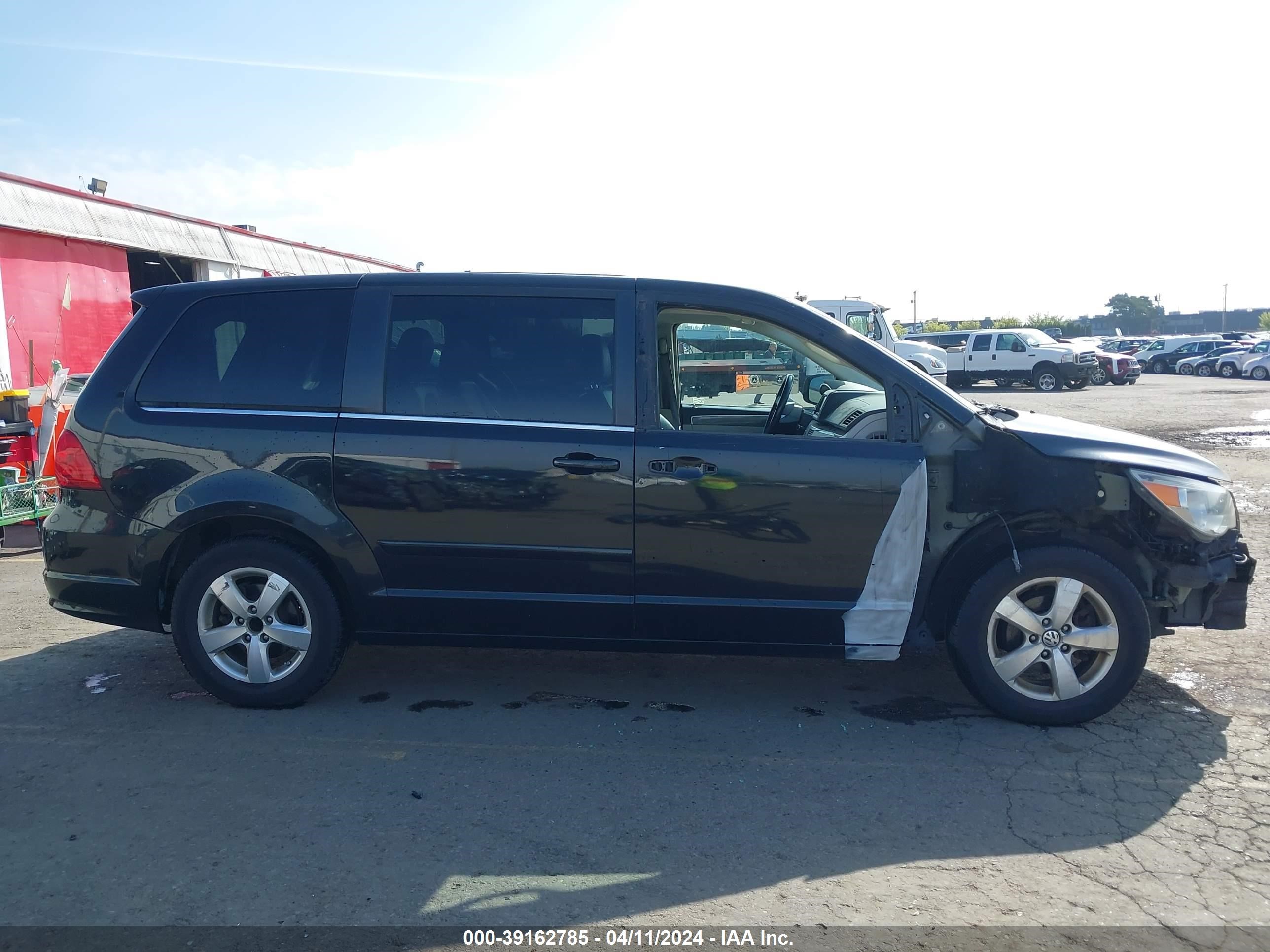 Photo 13 VIN: 2V4RW3D15AR280165 - VOLKSWAGEN ROUTAN 