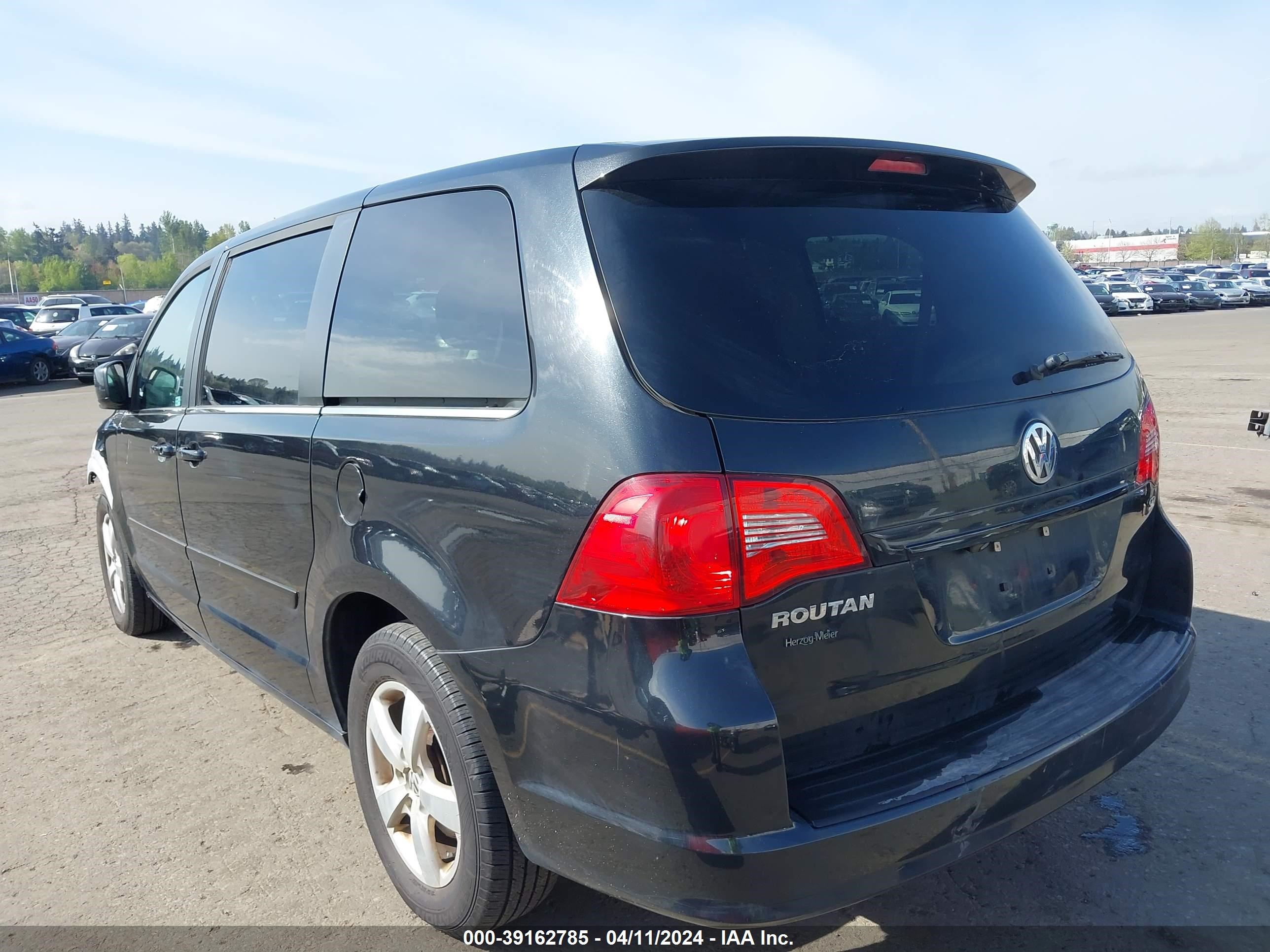 Photo 2 VIN: 2V4RW3D15AR280165 - VOLKSWAGEN ROUTAN 