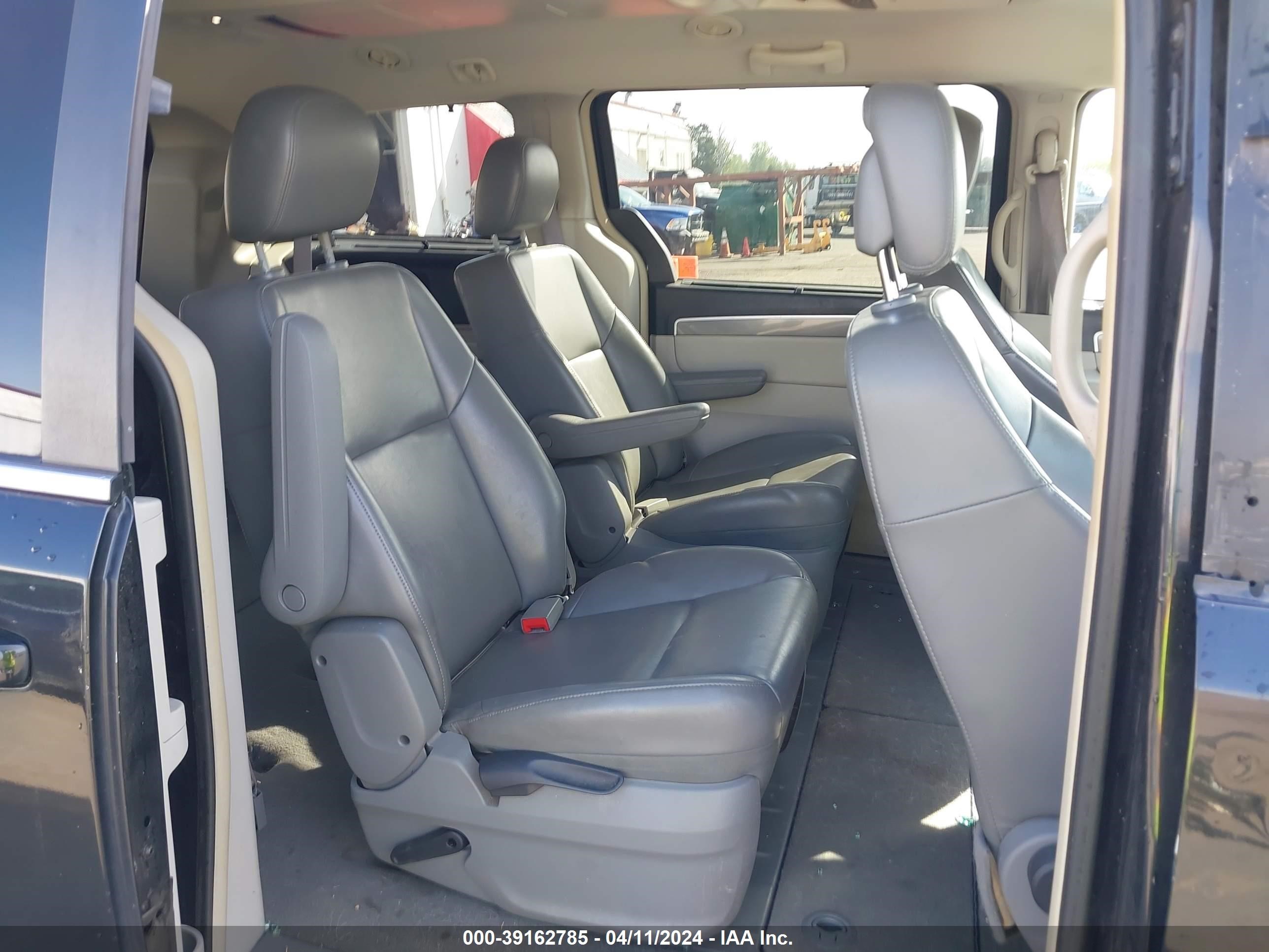 Photo 7 VIN: 2V4RW3D15AR280165 - VOLKSWAGEN ROUTAN 