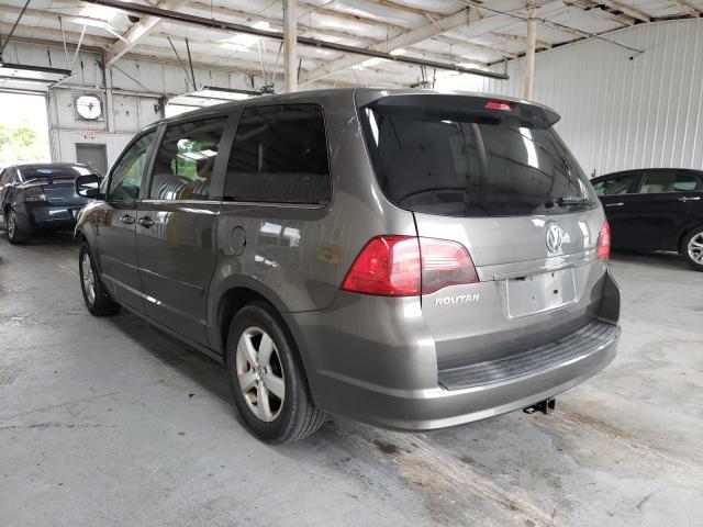 Photo 2 VIN: 2V4RW3D15AR333205 - VOLKSWAGEN ROUTAN SE 