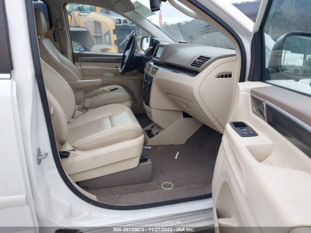 Photo 4 VIN: 2V4RW3D15AR406833 - VOLKSWAGEN ROUTAN 