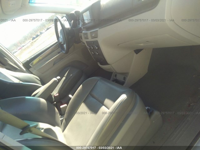 Photo 4 VIN: 2V4RW3D16AR186747 - VOLKSWAGEN ROUTAN 