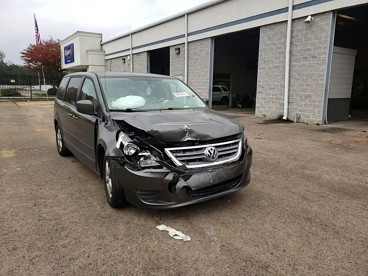 Photo 10 VIN: 2V4RW3D16AR429098 - VOLKSWAGEN ROUTAN SE 