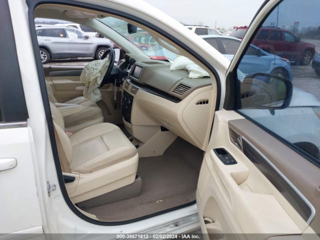 Photo 4 VIN: 2V4RW3D18AR230943 - VOLKSWAGEN ROUTAN 