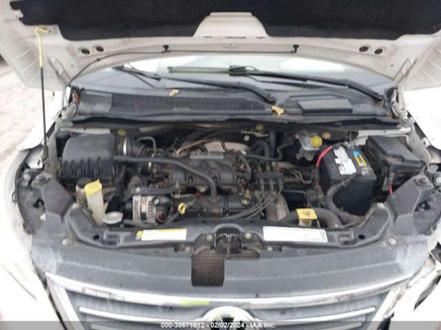 Photo 9 VIN: 2V4RW3D18AR230943 - VOLKSWAGEN ROUTAN 