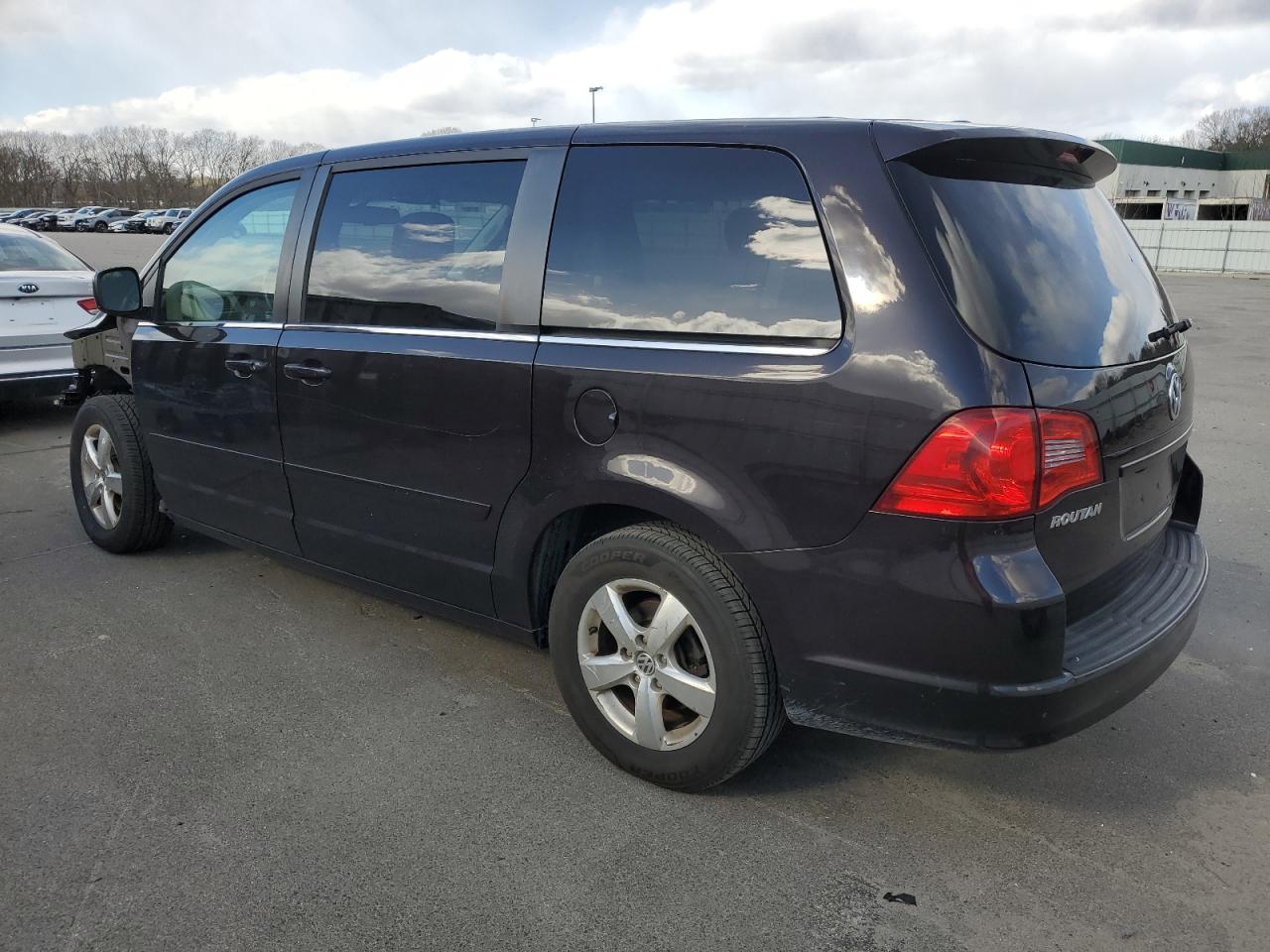 Photo 1 VIN: 2V4RW3D18AR348412 - VOLKSWAGEN ROUTAN 