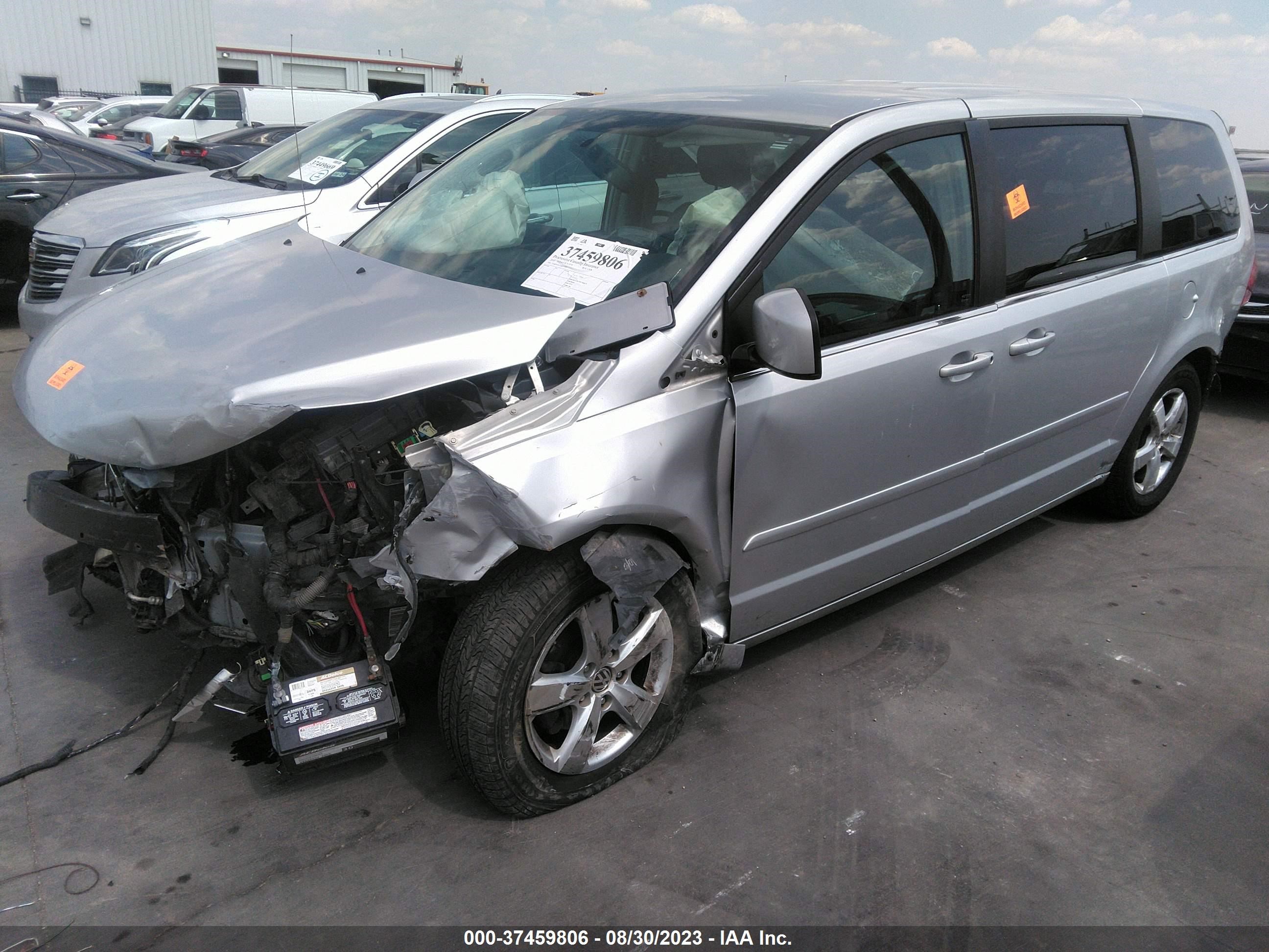 Photo 1 VIN: 2V4RW3D19AR195801 - VOLKSWAGEN ROUTAN 