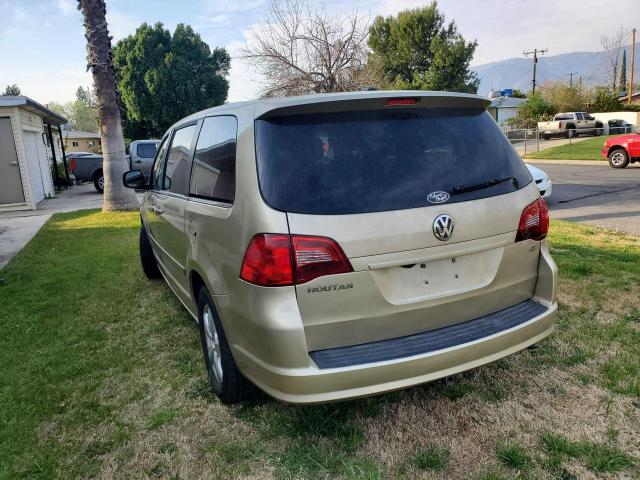 Photo 2 VIN: 2V4RW3D19AR294473 - VOLKSWAGEN ROUTAN SE 