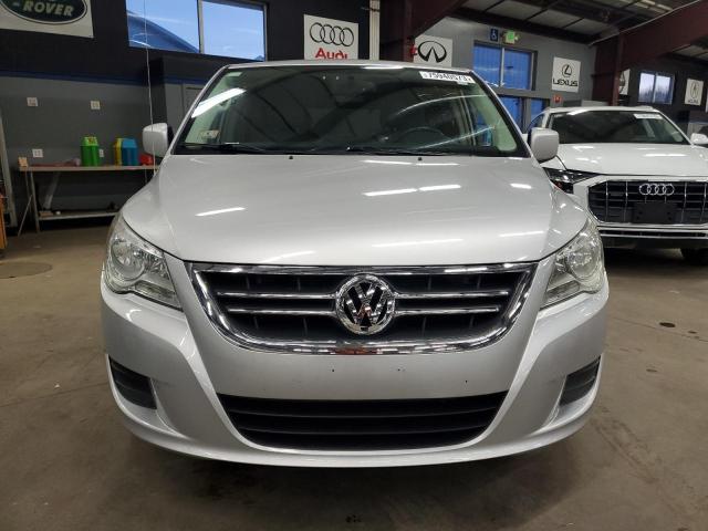 Photo 4 VIN: 2V4RW3D19AR393195 - VOLKSWAGEN ROUTAN 