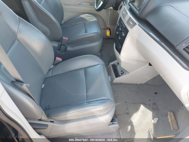 Photo 4 VIN: 2V4RW3D19AR424395 - VOLKSWAGEN ROUTAN 