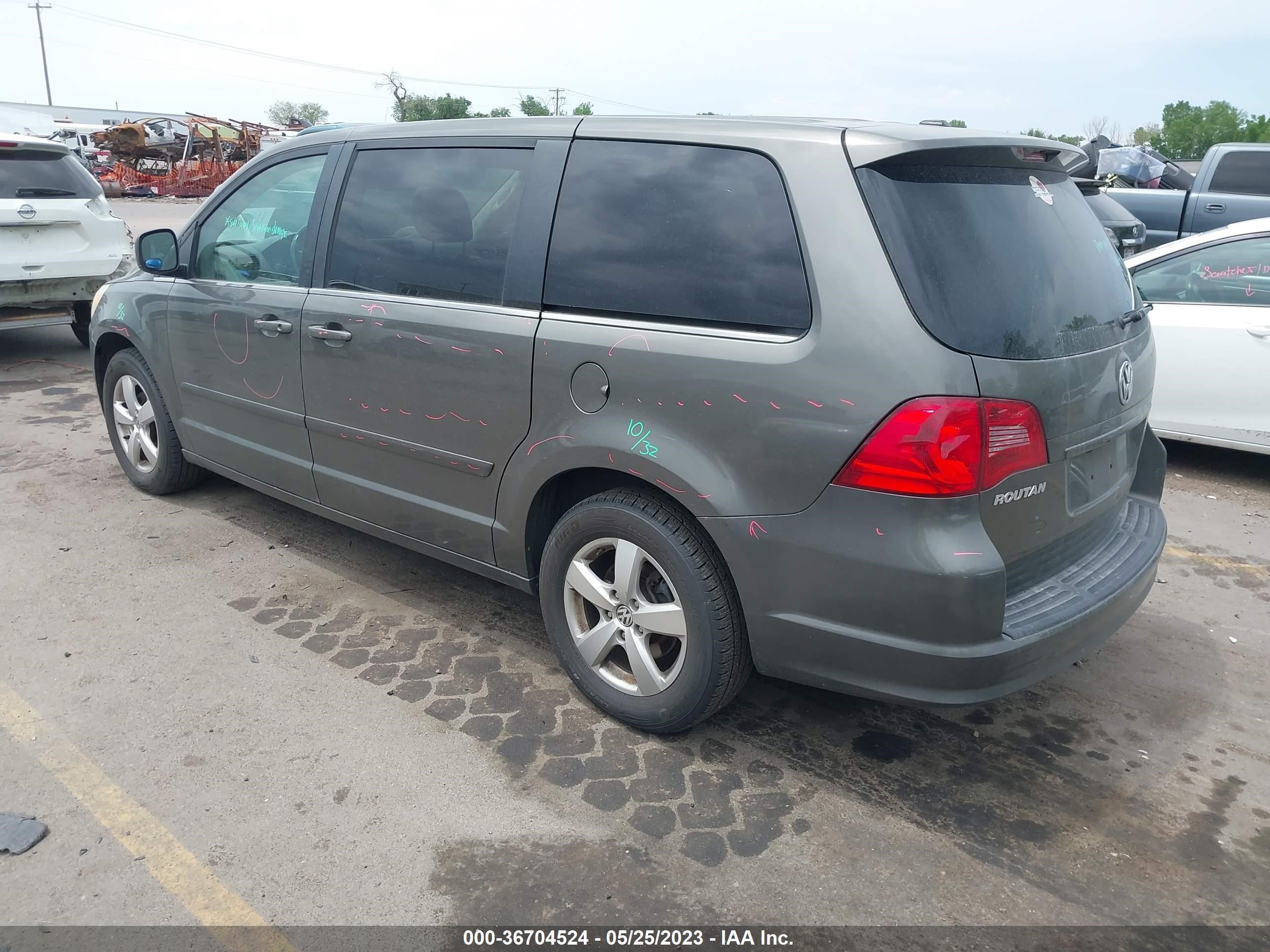 Photo 2 VIN: 2V4RW3D1XAR236601 - VOLKSWAGEN ROUTAN 