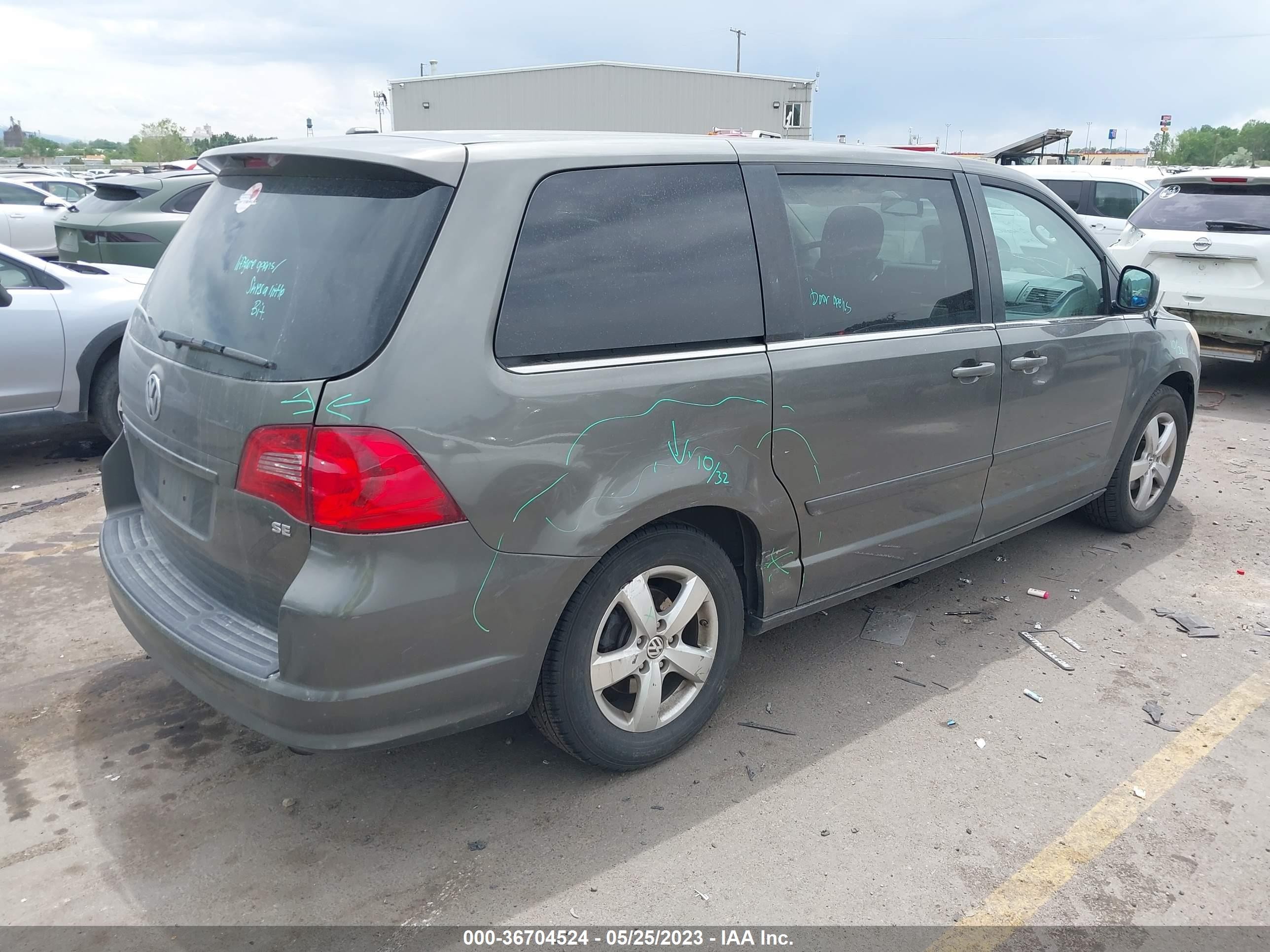 Photo 3 VIN: 2V4RW3D1XAR236601 - VOLKSWAGEN ROUTAN 