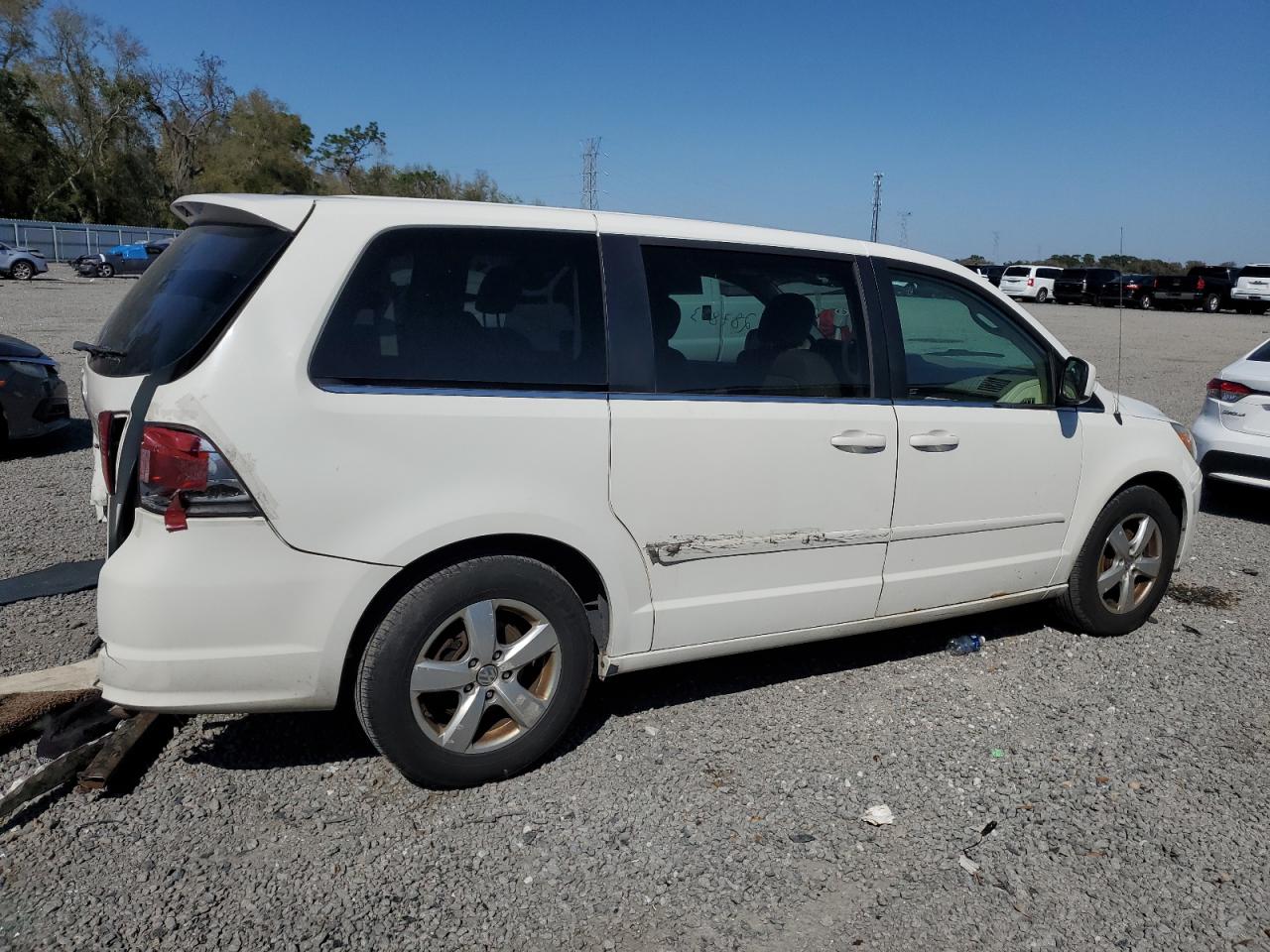 Photo 2 VIN: 2V4RW3D1XAR262972 - VOLKSWAGEN ROUTAN 