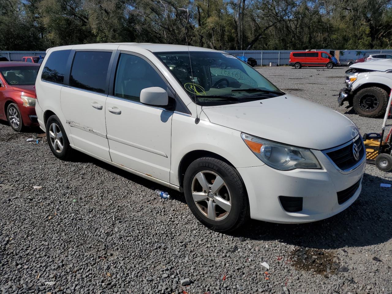 Photo 3 VIN: 2V4RW3D1XAR262972 - VOLKSWAGEN ROUTAN 