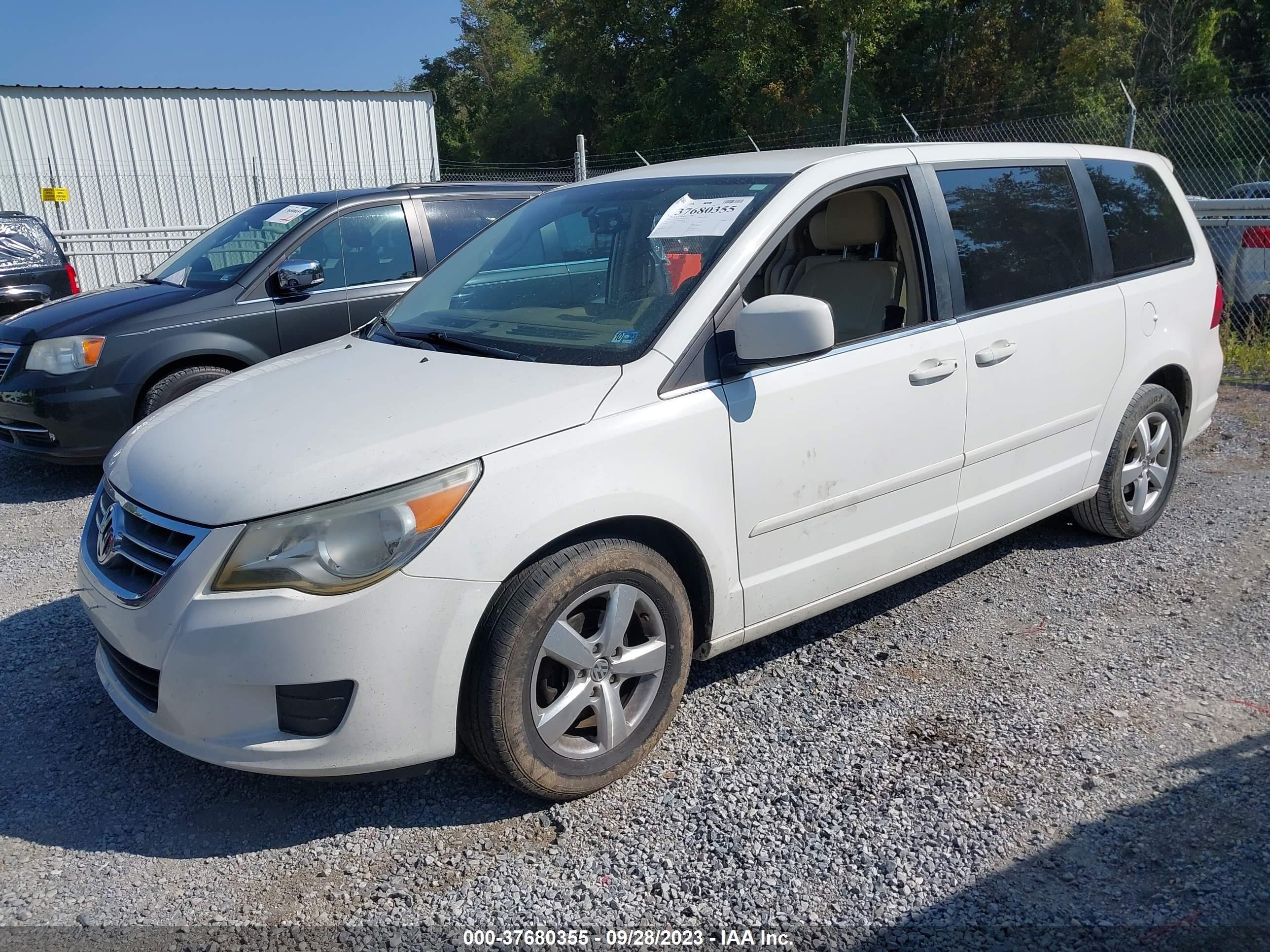 Photo 1 VIN: 2V4RW3D1XAR295096 - VOLKSWAGEN ROUTAN 