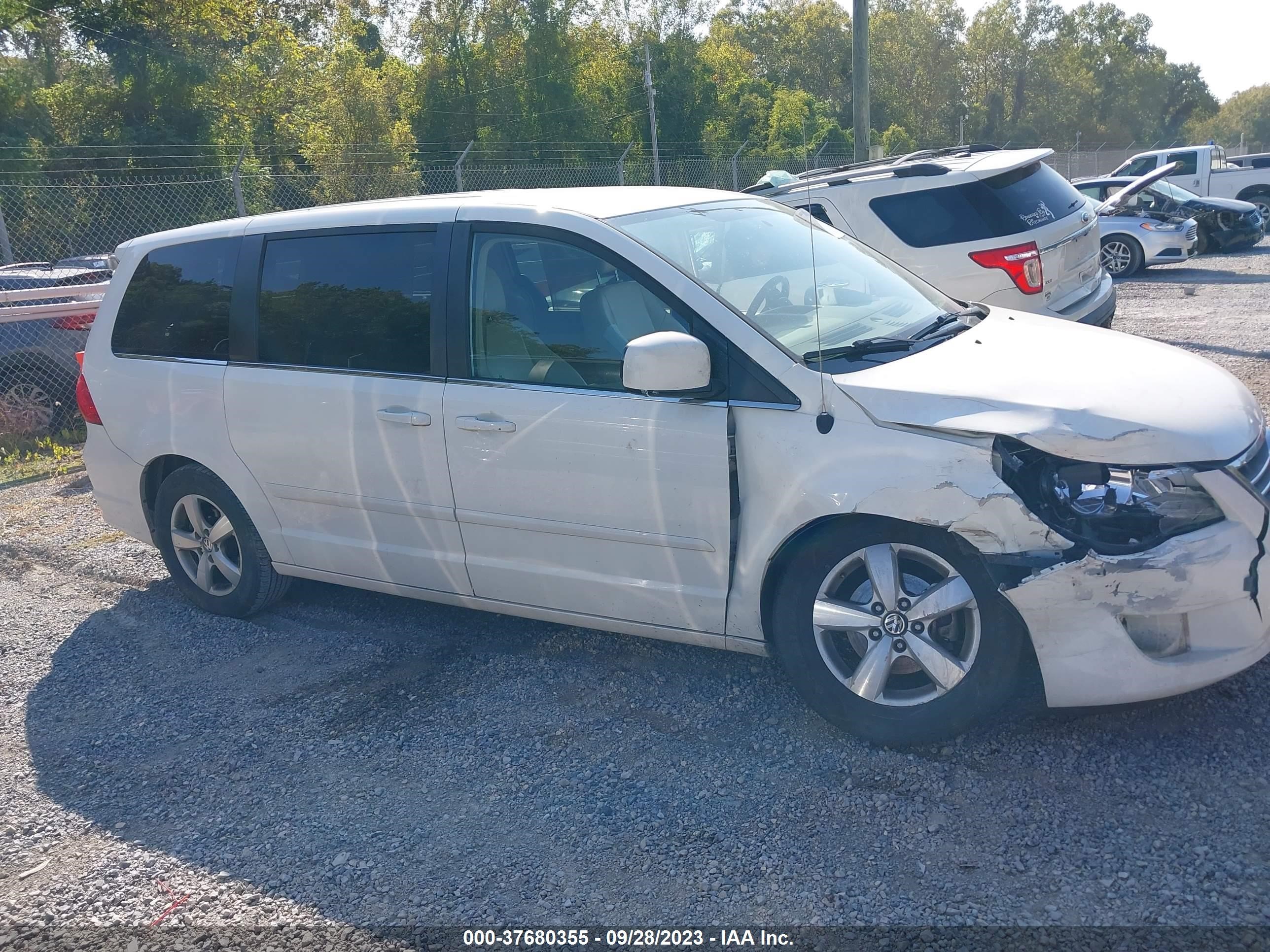 Photo 11 VIN: 2V4RW3D1XAR295096 - VOLKSWAGEN ROUTAN 