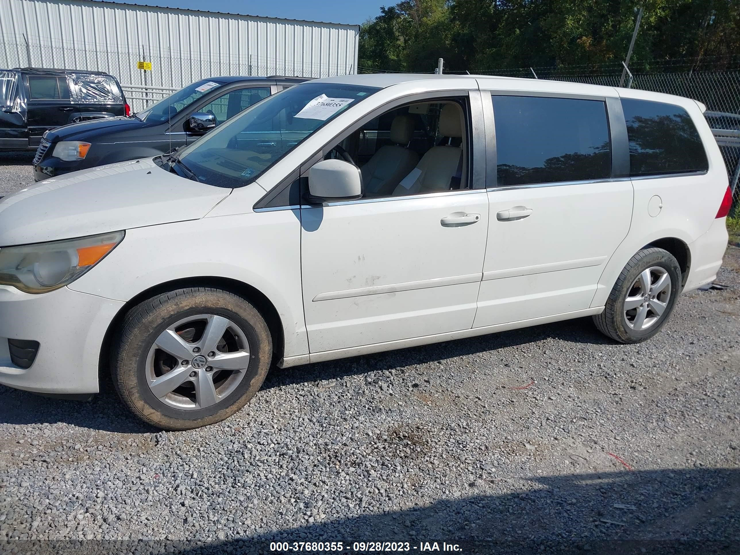 Photo 12 VIN: 2V4RW3D1XAR295096 - VOLKSWAGEN ROUTAN 