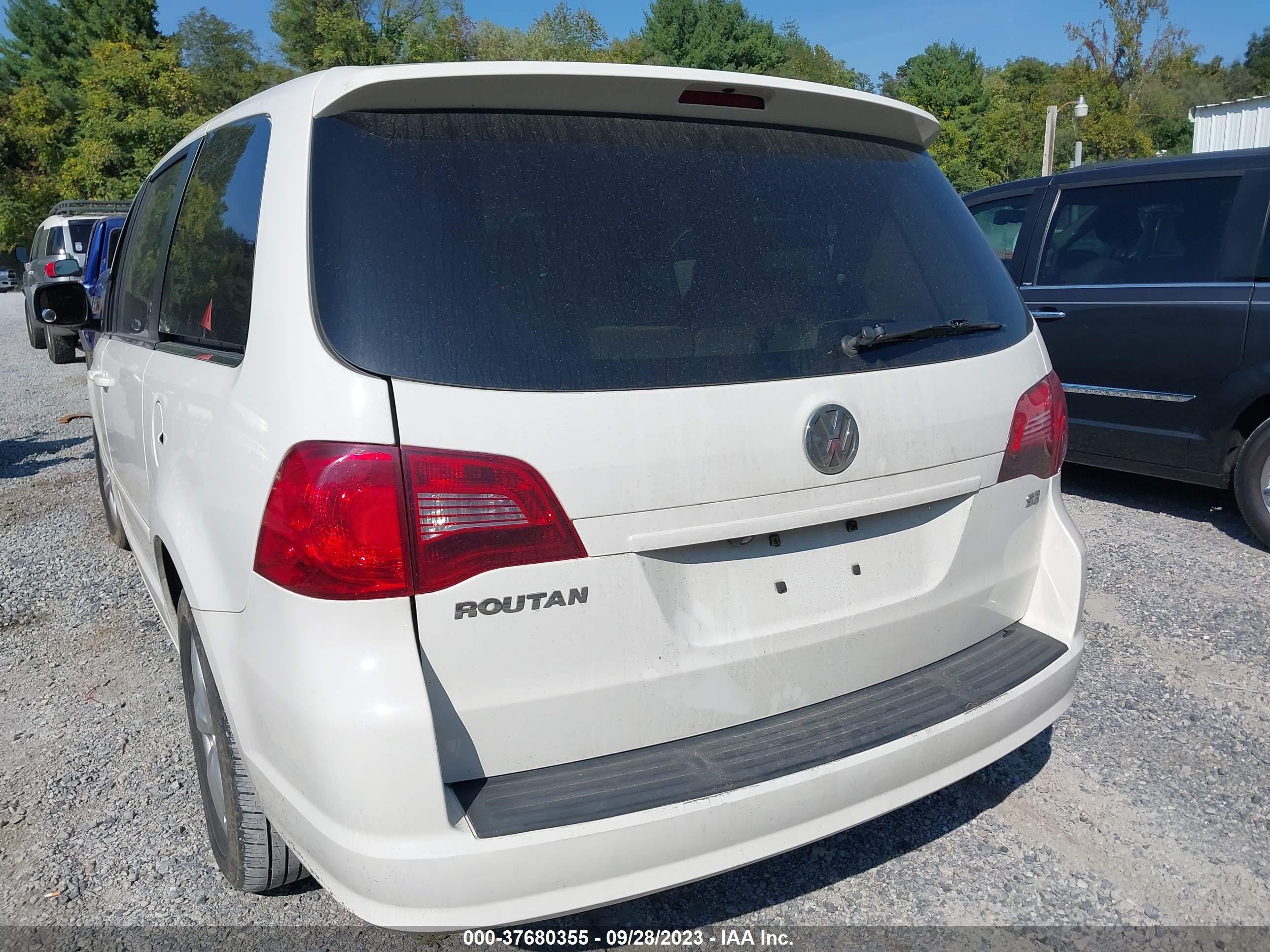 Photo 14 VIN: 2V4RW3D1XAR295096 - VOLKSWAGEN ROUTAN 