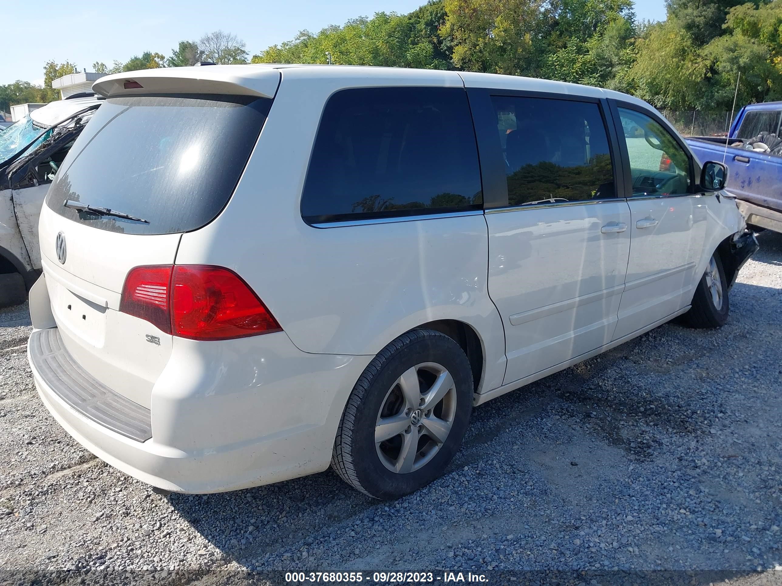 Photo 3 VIN: 2V4RW3D1XAR295096 - VOLKSWAGEN ROUTAN 