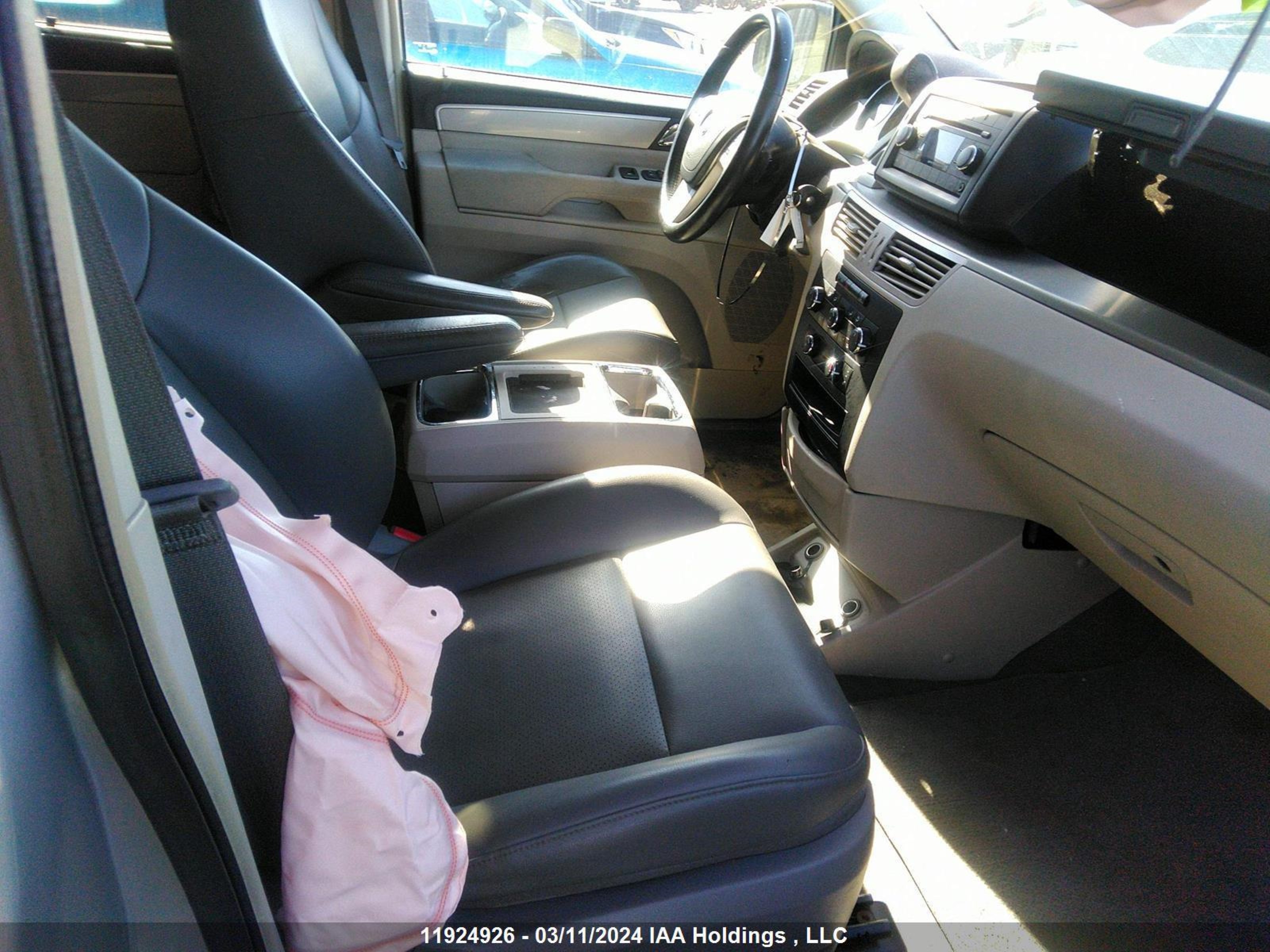 Photo 4 VIN: 2V4RW3DG0BR670340 - VOLKSWAGEN ROUTAN 