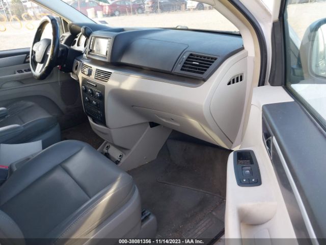 Photo 4 VIN: 2V4RW3DG1BR668189 - VOLKSWAGEN ROUTAN 