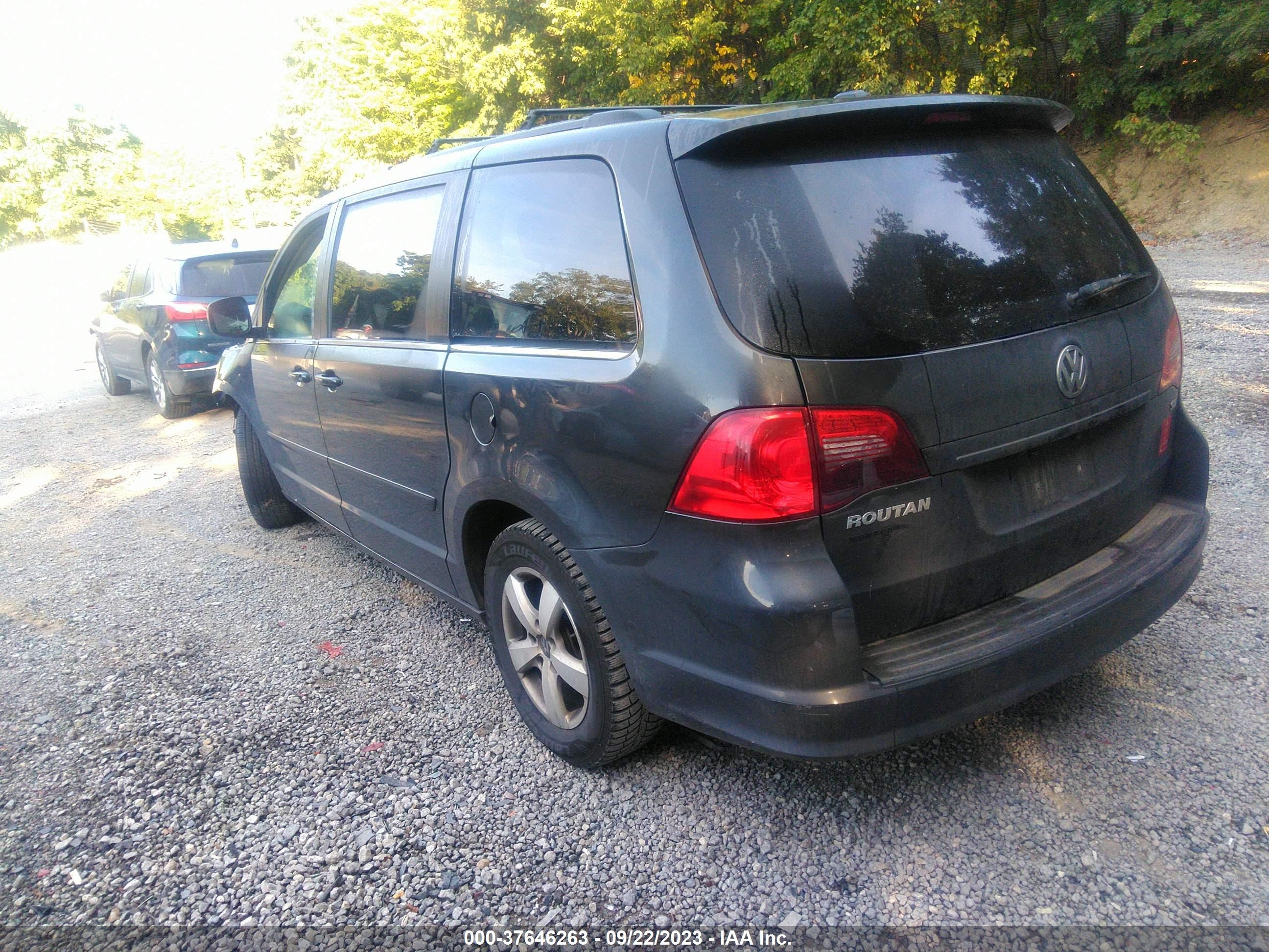 Photo 2 VIN: 2V4RW3DG2BR695546 - VOLKSWAGEN ROUTAN 