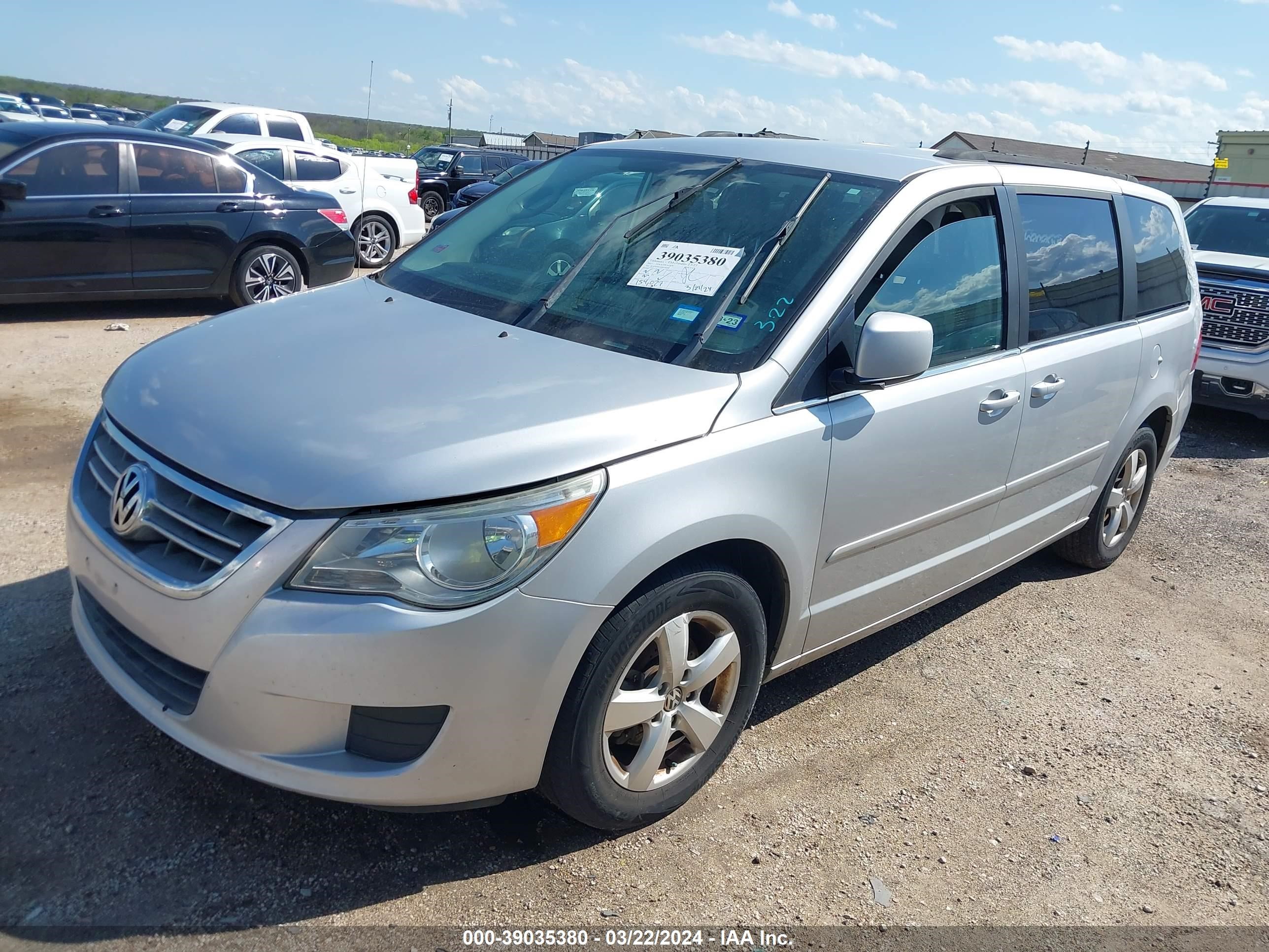 Photo 1 VIN: 2V4RW3DG3BR626204 - VOLKSWAGEN ROUTAN 