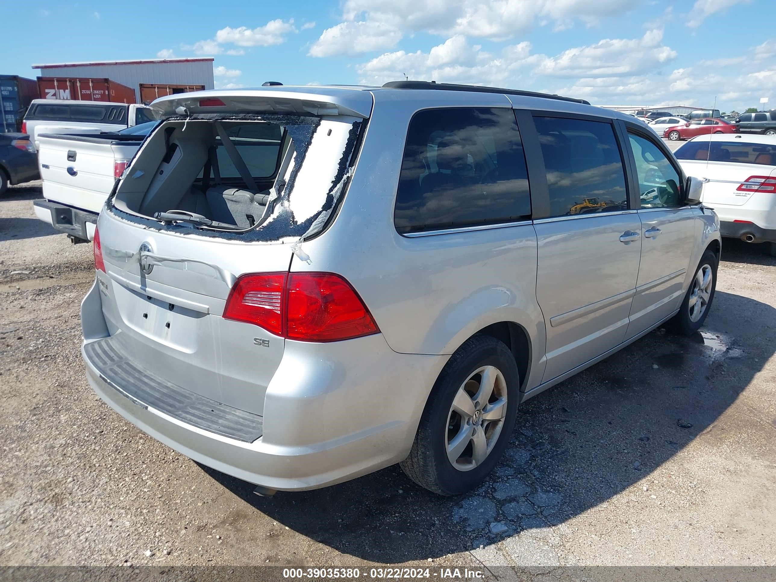 Photo 3 VIN: 2V4RW3DG3BR626204 - VOLKSWAGEN ROUTAN 