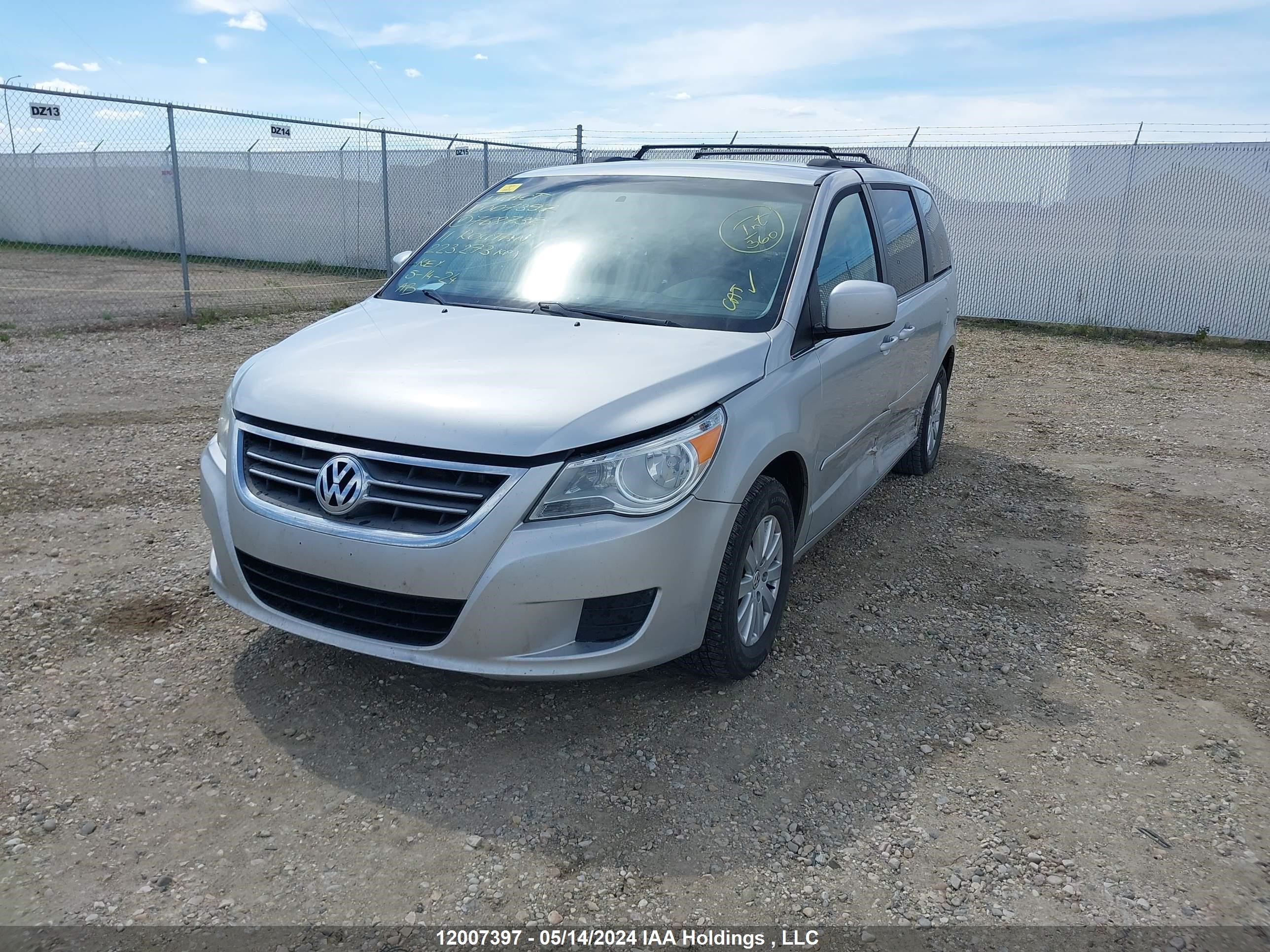 Photo 1 VIN: 2V4RW3DG4BR768738 - VOLKSWAGEN ROUTAN 