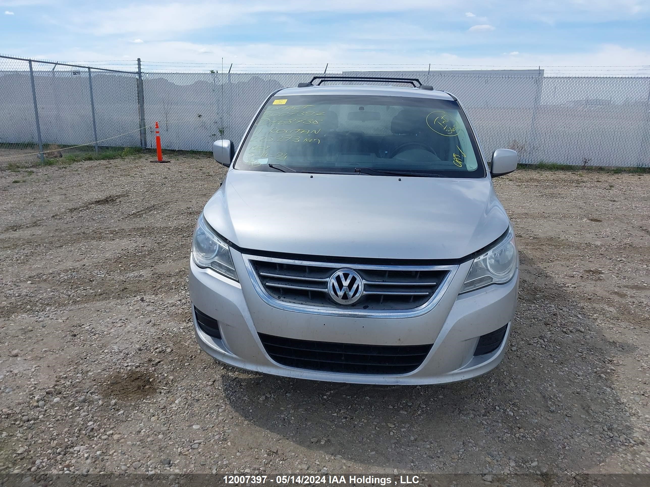 Photo 11 VIN: 2V4RW3DG4BR768738 - VOLKSWAGEN ROUTAN 