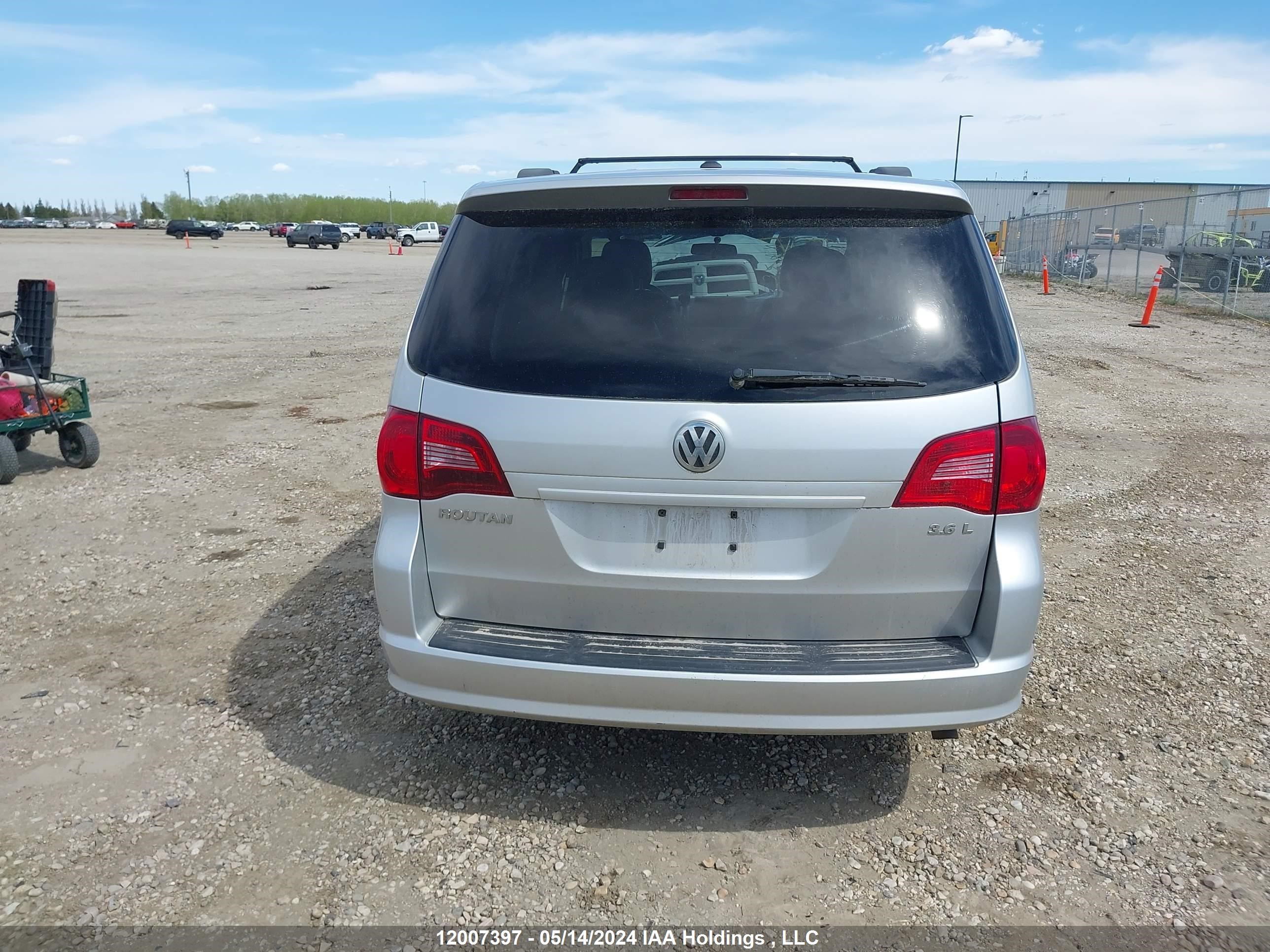 Photo 15 VIN: 2V4RW3DG4BR768738 - VOLKSWAGEN ROUTAN 