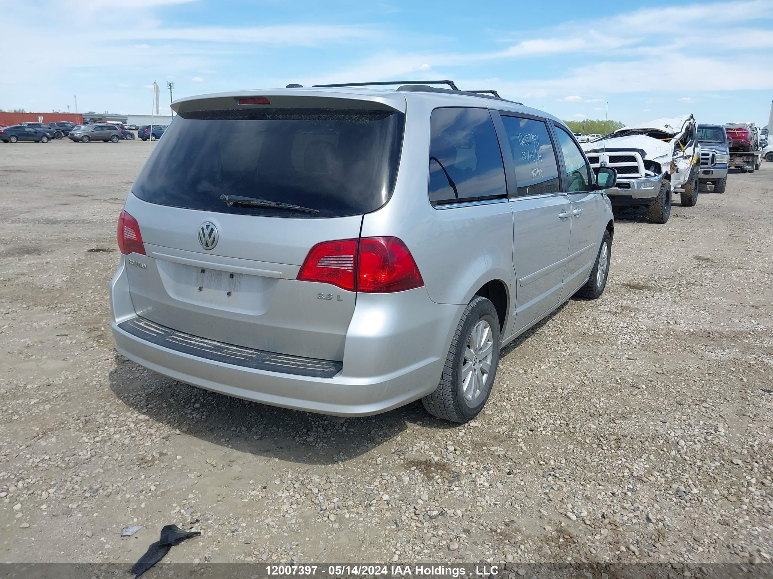 Photo 3 VIN: 2V4RW3DG4BR768738 - VOLKSWAGEN ROUTAN 