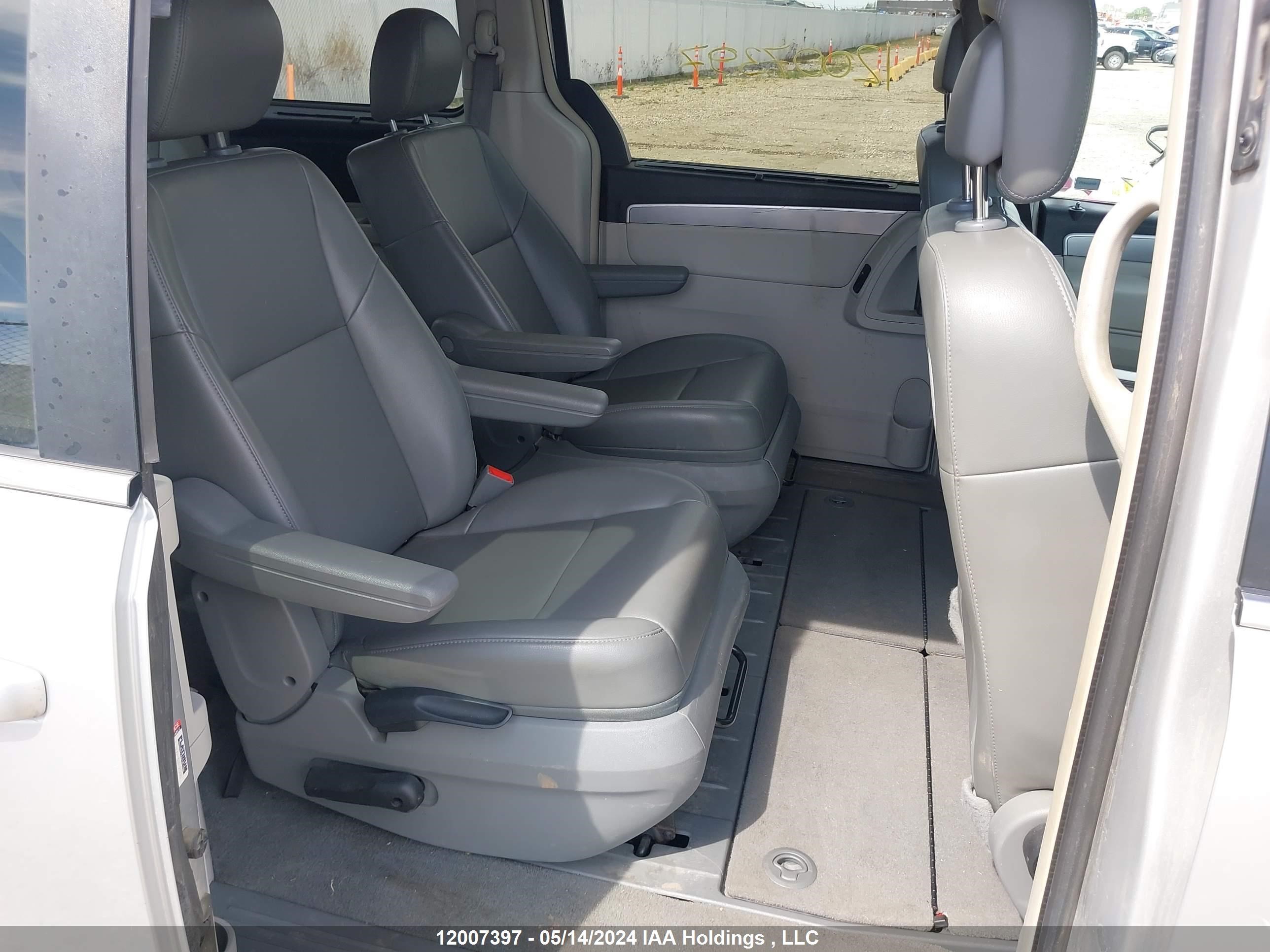 Photo 7 VIN: 2V4RW3DG4BR768738 - VOLKSWAGEN ROUTAN 