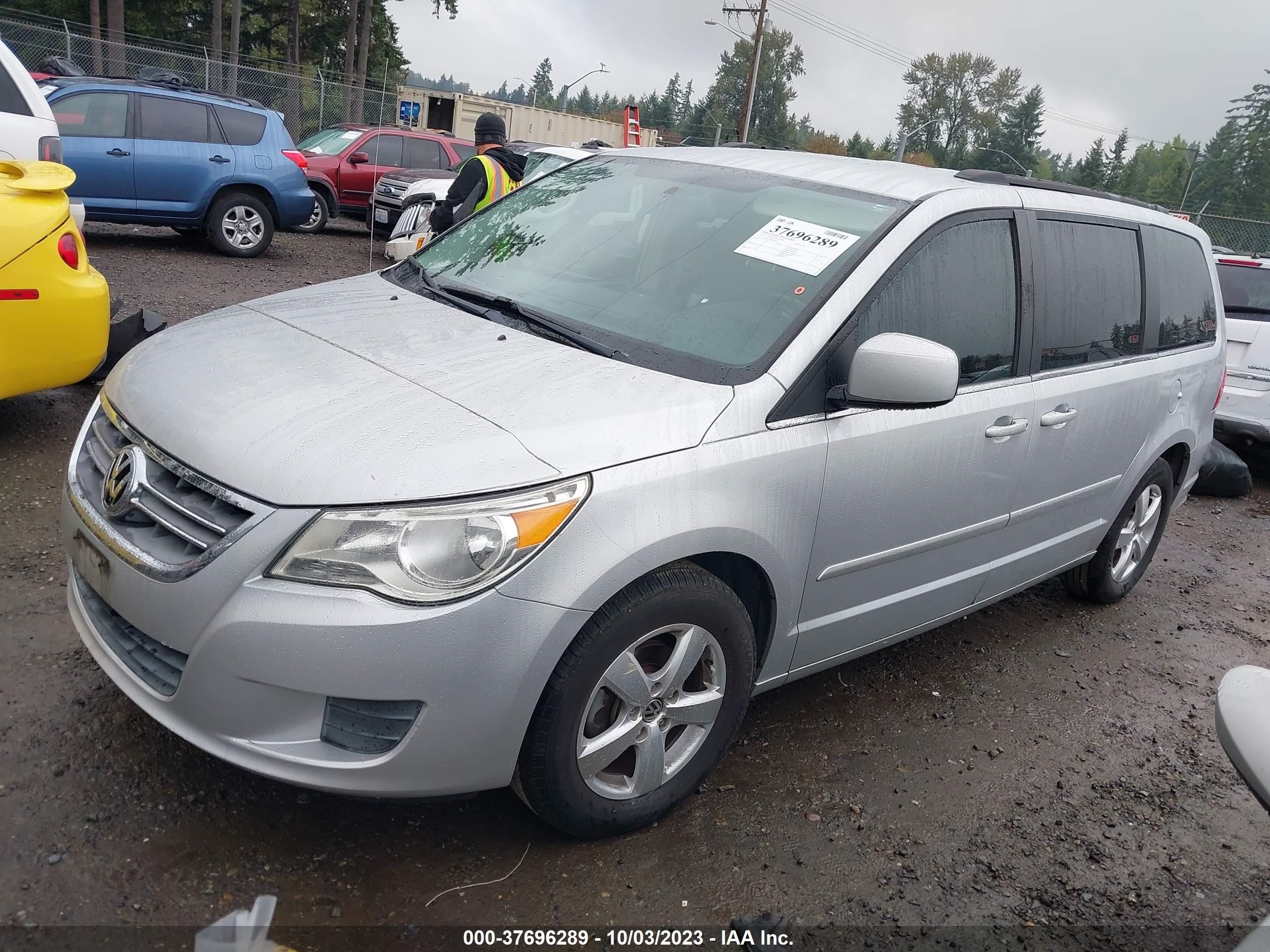 Photo 1 VIN: 2V4RW3DG6BR624110 - VOLKSWAGEN ROUTAN 